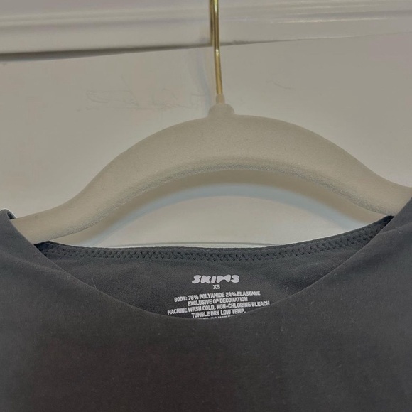 Skims Fits Everybody High Neck Bodysuit - Picture 6 of 6